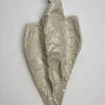 Élégies 2, porcelaine, glaçure, 25 x 12 x 5 cm (photo: Kohler Co., photographe: Rich Maciejewski)